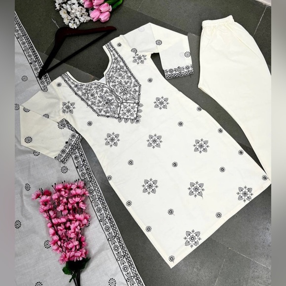 Lunching New Đěsigner Party Wear Top, Bottom With Dupatta With Heavy Embroidery - Picture 4 of 5